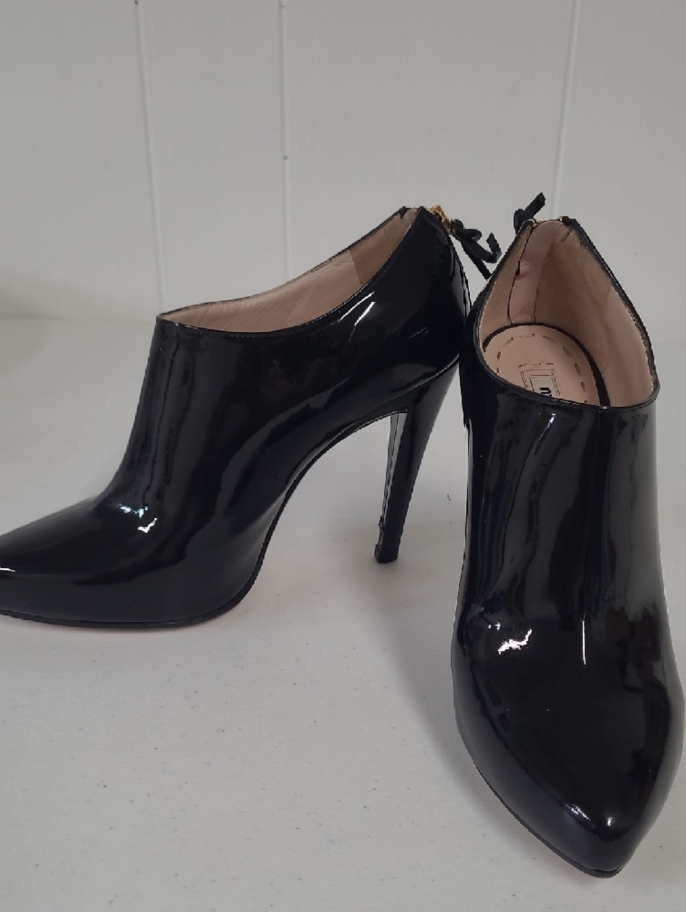Miu Miu AUTHENTICATED Decollete Vernice 39 1/2 EU Black Patent Leather Booties - Picture 3 of 14